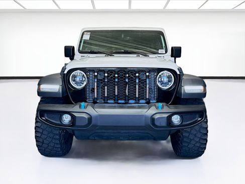 Used 2023 Jeep Wrangler Unlimited w/ Cold Weather Group AWD/4WD image 2