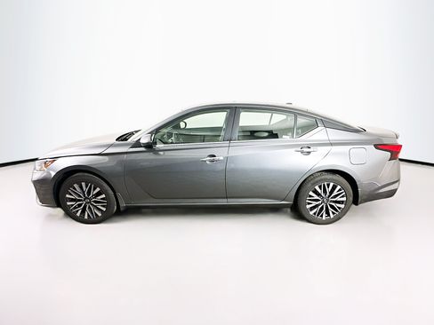 Used 2023 Nissan Altima 2.5 SV w/ SV Premium Package AWD/4WD image 4