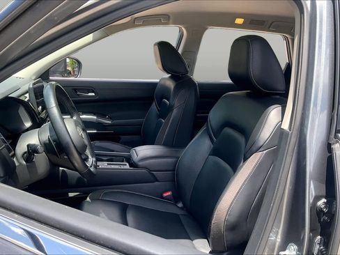 Used 2024 Nissan Pathfinder SL w/ Lighting Package (N92) FWD image 8