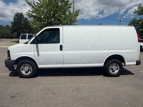 Used 2017 Chevrolet Express 2500 RWD image 8