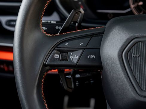 Used 2025 Lamborghini Urus SE AWD/4WD image 20