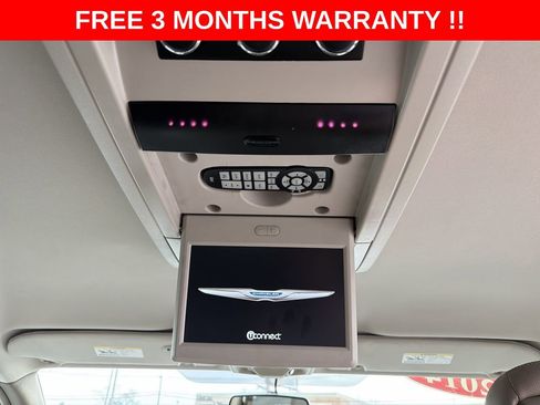 Used 2014 Chrysler Town & Country Touring image 38