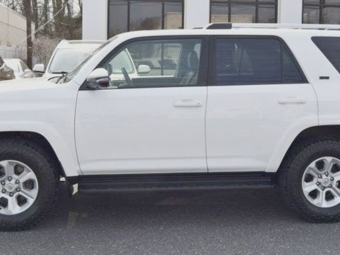 Used 2022 Toyota 4Runner SR5 Premium w/ Moonroof Package AWD/4WD image 7