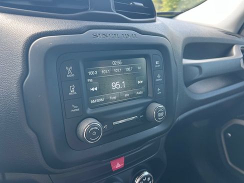 Used 2016 Jeep Renegade 75th Anniversary FWD image 15