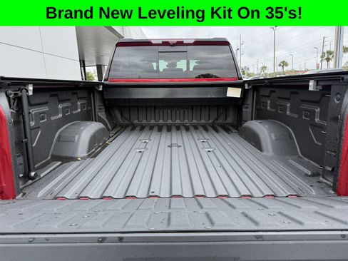 Used 2025 GMC Sierra 2500 AT4 w/ AT4 Premium Plus Package AWD/4WD image 11