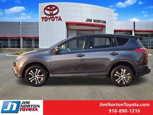 Used 2018 Toyota RAV4 LE image 5