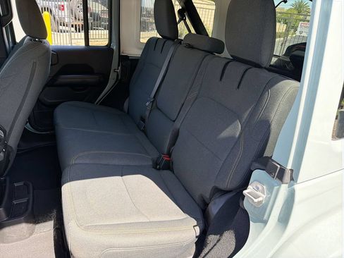 Used 2024 Jeep Wrangler Unlimited Sahara AWD/4WD image 23
