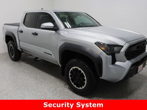 Used 2024 Toyota Tacoma TRD Off-Road image 4