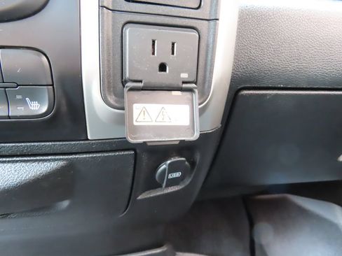 Used 2020 RAM 1500 Classic SLT w/ Luxury Group AWD/4WD image 9