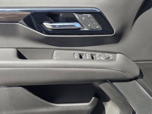 New 2026 Chevrolet Suburban Premier w/ Sun And Tow Package AWD/4WD image 18