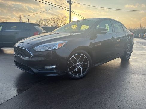 Used 2015 Ford Focus SE w/ SE Ecoboost Package image 2