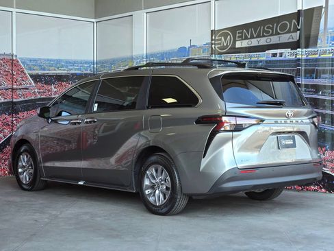 Certified 2026 Toyota Sienna XLE FWD image 6