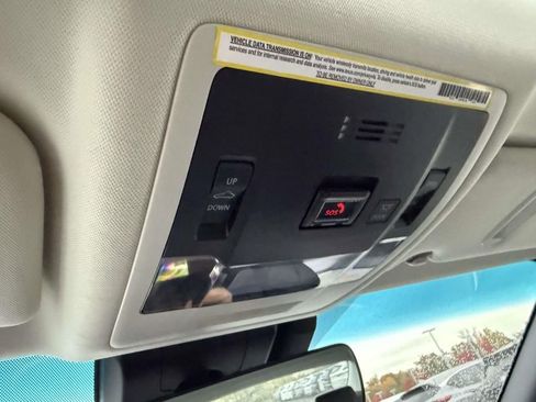 Used 2021 Lexus ES 300h w/ Premium Package image 25