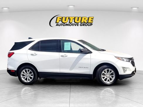Used 2019 Chevrolet Equinox LS FWD image 3