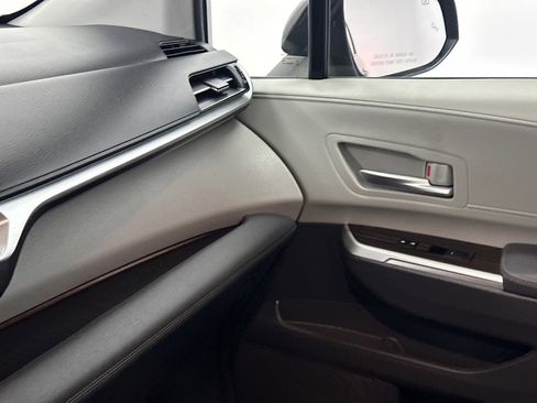 Used 2021 Toyota Sienna XLE image 35