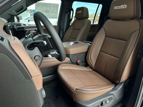 New 2026 Chevrolet Suburban High Country image 13