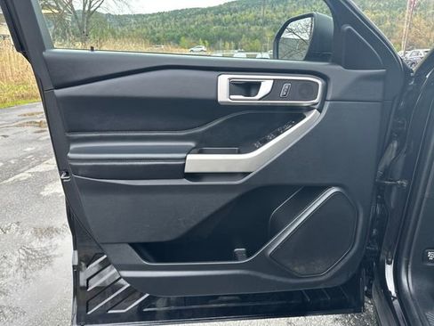 Used 2022 Ford Explorer XLT w/ Equipment Group 202A AWD/4WD image 10