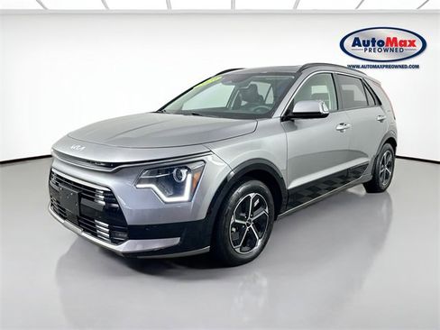 Used 2023 Kia Niro SX image 5