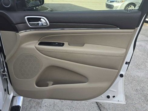 Used 2018 Jeep Grand Cherokee Overland image 19