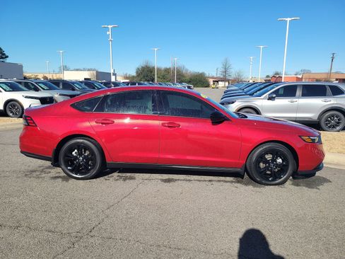 Used 2025 Honda Accord SE image 2