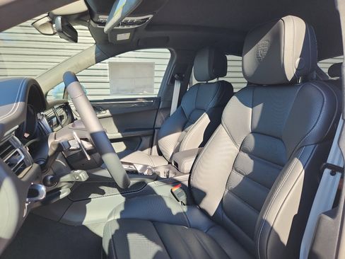 New 2026 Porsche Macan GTS image 5