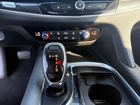 Used 2019 Buick Enclave Essence AWD/4WD image 20