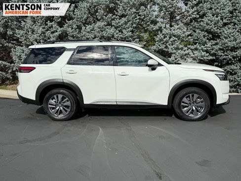 Used 2025 Nissan Pathfinder SV image 11