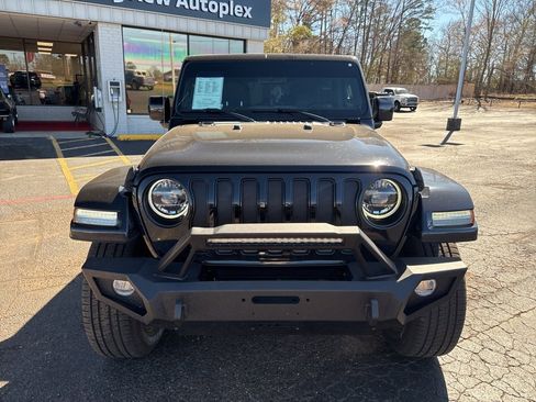 Used 2021 Jeep Wrangler Unlimited Sahara image 3