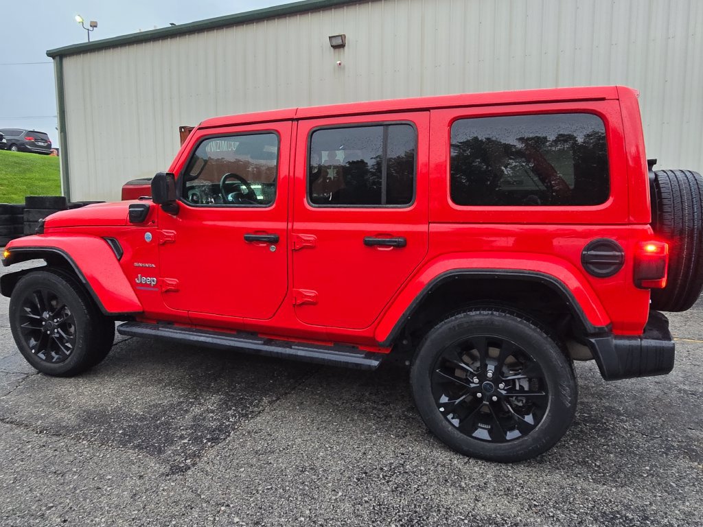 Used 2024 Jeep Wrangler Unlimited Sahara AWD/4WD image 4