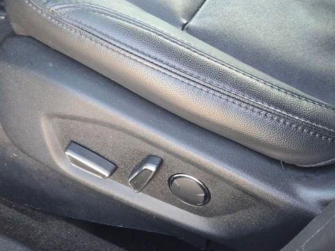 Used 2018 Ford Explorer XLT w/ Equipment Group 202A image 23