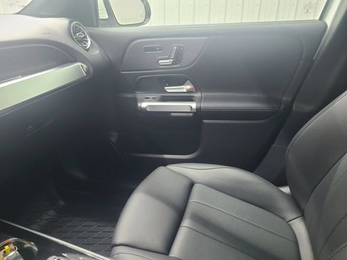 Used 2021 Mercedes-Benz GLB 250 4MATIC image 24