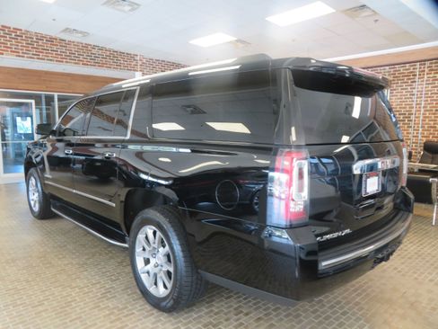 Used 2019 GMC Yukon XL Denali AWD/4WD image 6