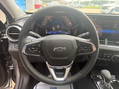 Used 2026 Chevrolet Trax ACTIV w/ Sunroof Package FWD image 15