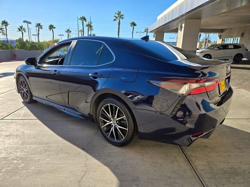Used 2021 Toyota Camry SE image 4