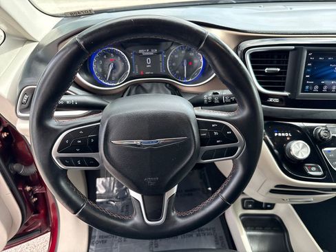 Used 2018 Chrysler Pacifica Touring-L image 13