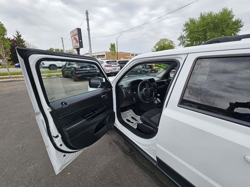 Used 2016 Jeep Patriot Sport w/ Power Value Group FWD image 18