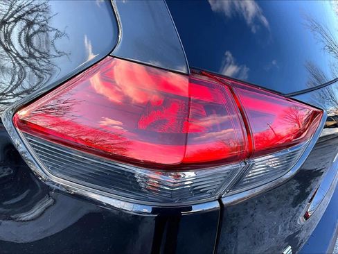 Used 2018 Nissan Rogue SL w/ Premium Package image 27