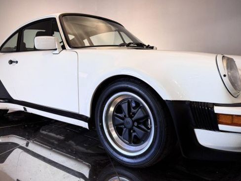 Used 1989 Porsche 911 Carrera RWD image 17