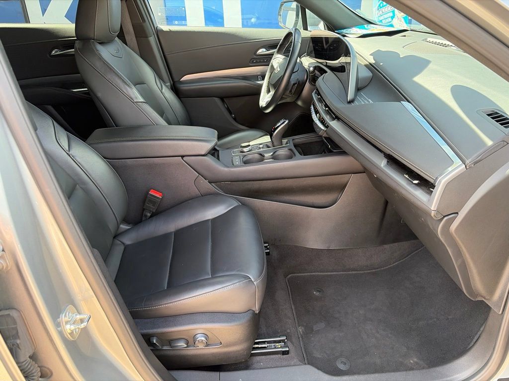 Used 2025 Cadillac XT4 Premium Luxury FWD image 12