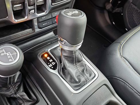 New 2026 Jeep Wrangler Unlimited Sahara AWD/4WD image 10