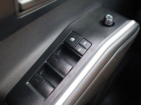 Used 2025 Toyota Highlander LE FWD image 18