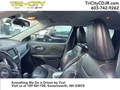 Used 2019 Jeep Cherokee Latitude Plus w/ Cold Weather Group image 5