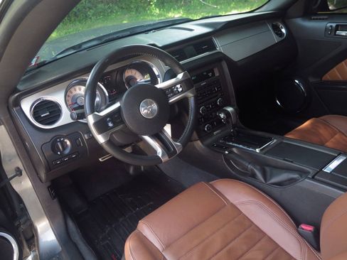 Used 2011 Ford Mustang GT Premium RWD image 8