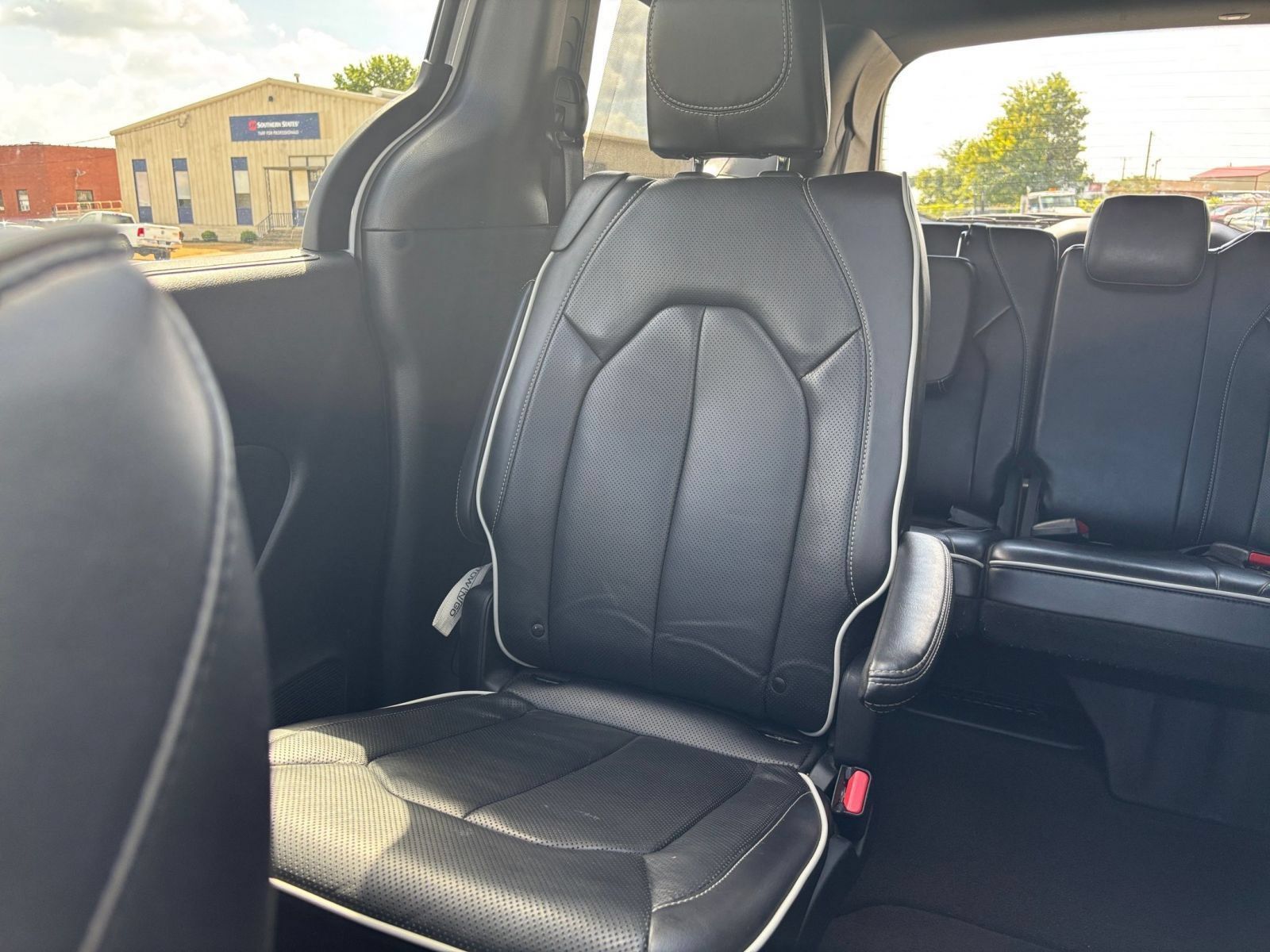 Used 2025 Chrysler Pacifica Limited FWD image 42