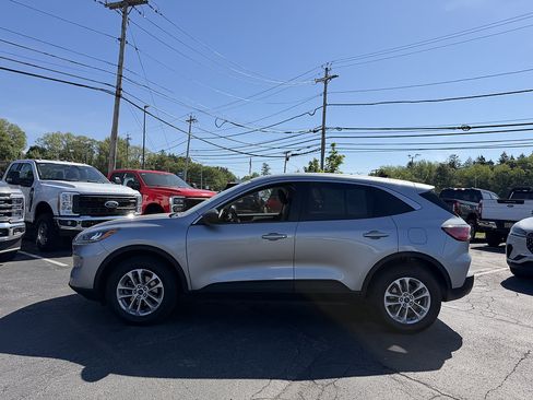 Certified 2022 Ford Escape SE w/ Cold Weather Package AWD/4WD image 3