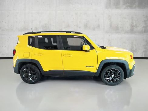 Used 2018 Jeep Renegade Latitude image 4
