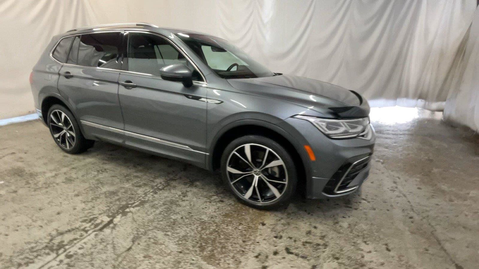 Used 2022 Volkswagen Tiguan SEL R-Line AWD/4WD image 3