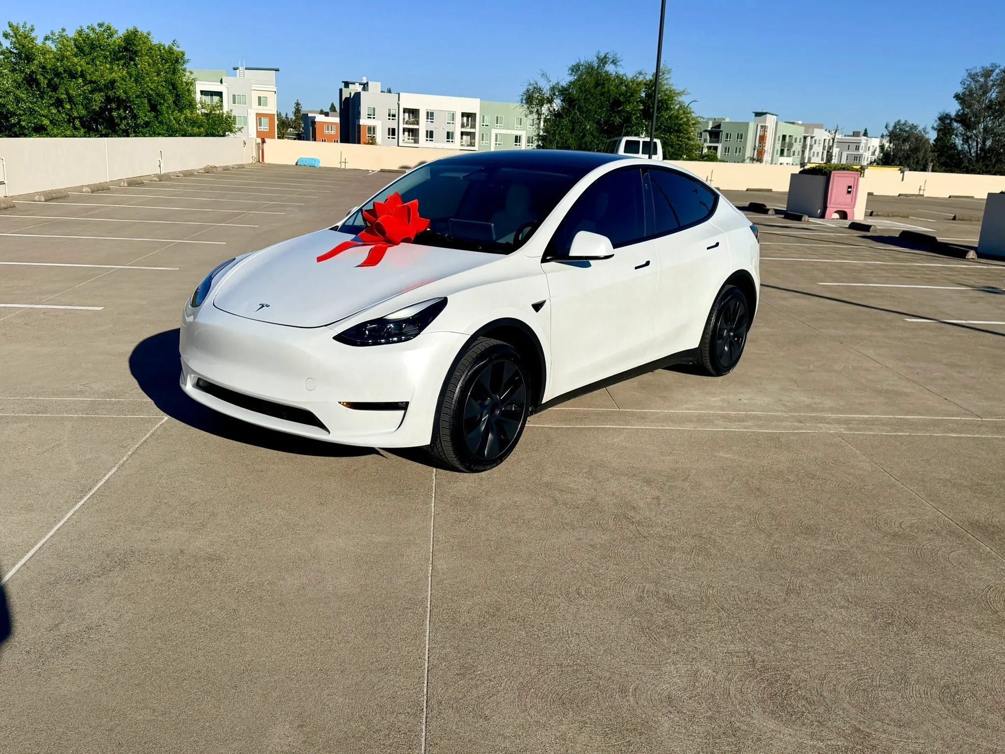 Used 2024 Tesla Model Y Long Range RWD image 1