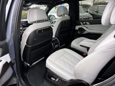 Used 2023 BMW X7 xDrive40i w/ Executive Package image 27