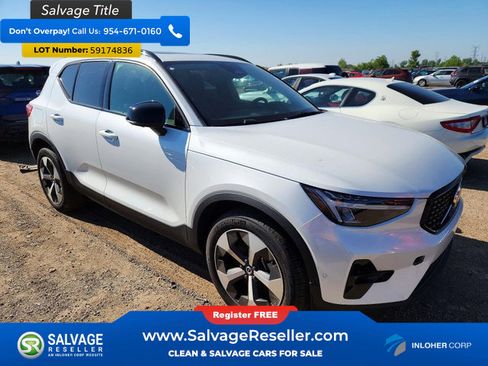 Used 2025 Volvo XC40 B5 Plus AWD/4WD image 5